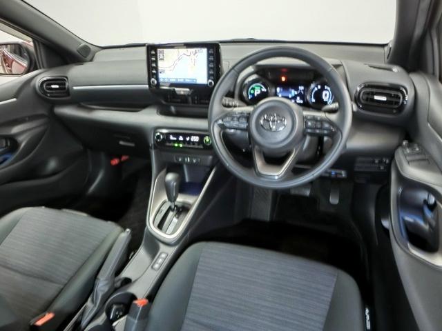 ヤリス ハイブリッドＺ　ハイブリッド　ワンオーナー　安全装備　衝突被害軽減システム　横滑り防止機能　ＡＢＳ　エアバッグ　オートクルーズコントロール　盗難防止装置　バックカメラ　ＥＴＣ　ドラレコ　ミュージックプレイヤー接続可（3枚目）