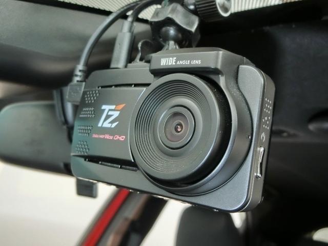 ヤリス ハイブリッドＺ　ハイブリッド　ワンオーナー　安全装備　衝突被害軽減システム　横滑り防止機能　ＡＢＳ　エアバッグ　オートクルーズコントロール　盗難防止装置　バックカメラ　ＥＴＣ　ドラレコ　ミュージックプレイヤー接続可（4枚目）