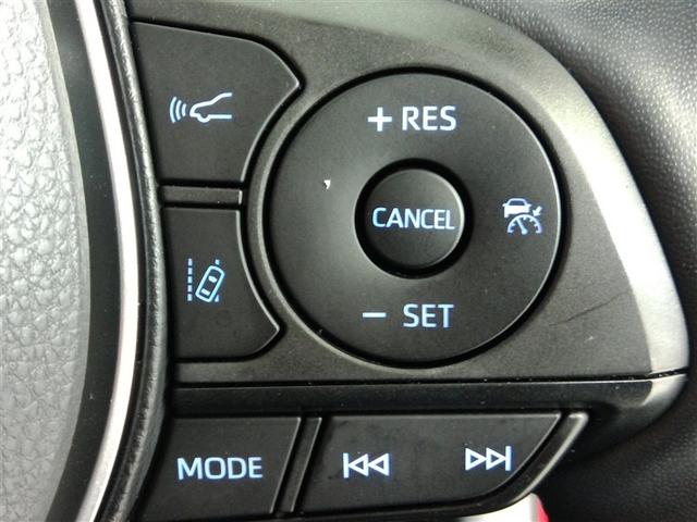 �^�]�ȑ��̃X�e�A�����O�X�C�b�`�ł��B�N���[�Y�R���g���[���̑���ƃI�[�f�B�I�̑��삪�ł��܂��B�N���[�Y�R���g���[���͍������H���s���ɔR�����A�^�]�҂̔�J�y���ɍv�����܂��B