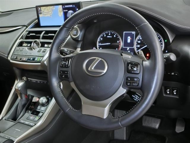 �X�C�b�`�ނ̔z�u�܂ōl����ꂽ�C���X�g�������g�p�l���A�X�b�L���Ƃ����f�U�C���ł��B