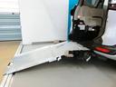 ウェルキャブ　スロープ２　福祉車両　衝突被害軽減システム　横滑り防止機能　ＡＢＳ　エアバッグ　盗難防止装置　アイドリングストップ　バックカメラ　ＥＴＣ　ミュージックプレイヤー接続可　ＣＤ　スマートキー　キーレス　フル装備（34枚目）