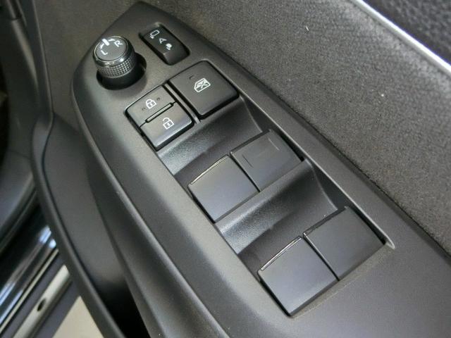 ヤリスクロス ハイブリッドＧ　ハイブリッド　４ＷＤ　安全装備　衝突被害軽減システム　横滑り防止機能　ＡＢＳ　エアバッグ　オートクルーズコントロール　盗難防止装置　ナビ　バックカメラ　ＥＴＣ　ドラレコ　ミュージックプレイヤー接続可（31枚目）