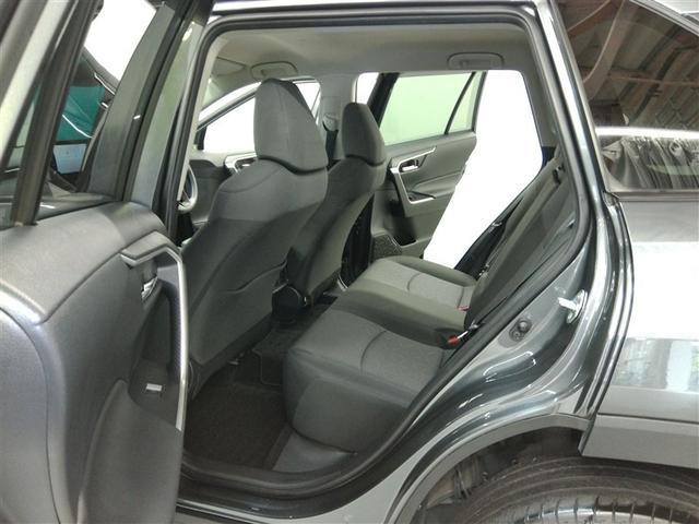 ＲＡＶ４ Ｘ　ワンオーナー　安全装備　衝突被害軽減システム　横滑り防止機能　ＡＢＳ　エアバッグ　オートクルーズコントロール　盗難防止装置　バックカメラ　ＥＴＣ　ミュージックプレイヤー接続可　スマートキー　キーレス（17枚目）