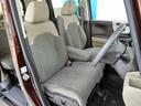 運転席側からの前席ビューです。内装色はグレー系ですので汚れも目立ちにくいです♪