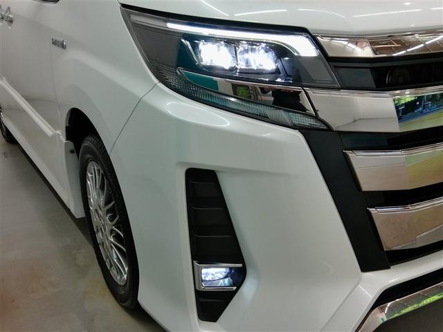 ノア ハイブリッドＳｉ　ハイブリッド　ワンオーナー　衝突被害軽減システム　横滑り防止機能　ＡＢＳ　エアバッグ　オートクルーズコントロール　盗難防止装置　バックカメラ　ＥＴＣ　ミュージックプレイヤー接続可　ＣＤ　スマートキー（9枚目）