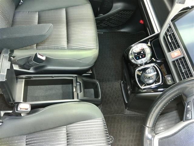 ノア ハイブリッドＳｉ　ハイブリッド　ワンオーナー　衝突被害軽減システム　横滑り防止機能　ＡＢＳ　エアバッグ　オートクルーズコントロール　盗難防止装置　バックカメラ　ＥＴＣ　ミュージックプレイヤー接続可　ＣＤ　スマートキー（13枚目）