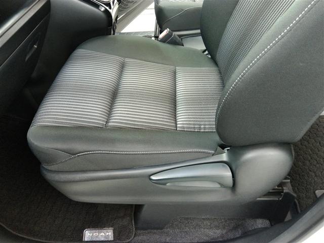 ノア ハイブリッドＳｉ　ハイブリッド　ワンオーナー　衝突被害軽減システム　横滑り防止機能　ＡＢＳ　エアバッグ　オートクルーズコントロール　盗難防止装置　バックカメラ　ＥＴＣ　ミュージックプレイヤー接続可　ＣＤ　スマートキー（15枚目）