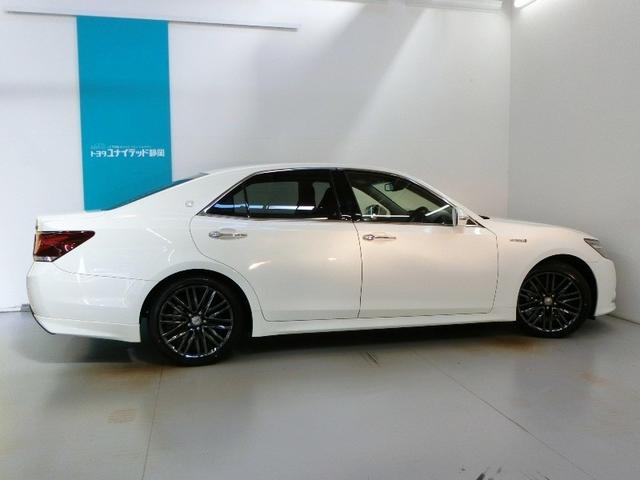 クラウンハイブリッド アスリートＳ　ブラックスタイル　ハイブリッド　電動シート　安全装備　衝突被害軽減システム　横滑り防止機能　ＡＢＳ　エアバッグ　オートクルーズコントロール　盗難防止装置　バックカメラ　ＥＴＣ　ミュージックプレイヤー接続可　ＣＤ（4枚目）