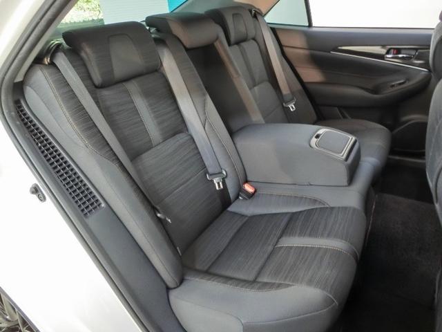 クラウンハイブリッド アスリートＳ　ブラックスタイル　ハイブリッド　電動シート　安全装備　衝突被害軽減システム　横滑り防止機能　ＡＢＳ　エアバッグ　オートクルーズコントロール　盗難防止装置　バックカメラ　ＥＴＣ　ミュージックプレイヤー接続可　ＣＤ（13枚目）