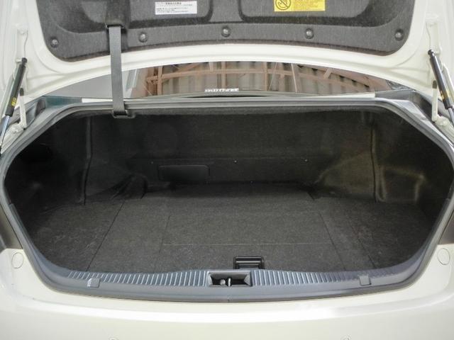 クラウンハイブリッド アスリートＳ　ブラックスタイル　ハイブリッド　電動シート　安全装備　衝突被害軽減システム　横滑り防止機能　ＡＢＳ　エアバッグ　オートクルーズコントロール　盗難防止装置　バックカメラ　ＥＴＣ　ミュージックプレイヤー接続可　ＣＤ（14枚目）