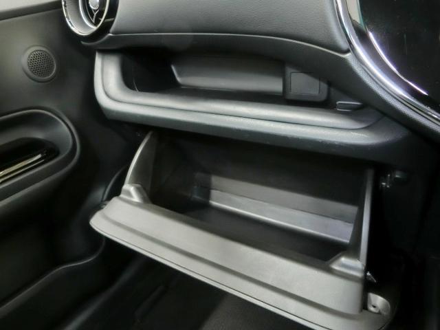 アクア Sスタイルブラック ハイブリッド 衝突被害軽減システム 横滑り防止機能 ABS エアバッグ 盗難防止装置 バックカメラ ETC ミュージックプレイヤー接続可 CD スマートキー キーレス フル装備 LEDヘッドランプ(30枚目)