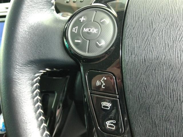 �X�e�A�����O�ɂ́A�I�[�f�B�I�R���g���[���A�C���t�H�[���[�V�����R���g���[���X�C�b�`���t���Ď茳�ő��삪�ł��܂��B