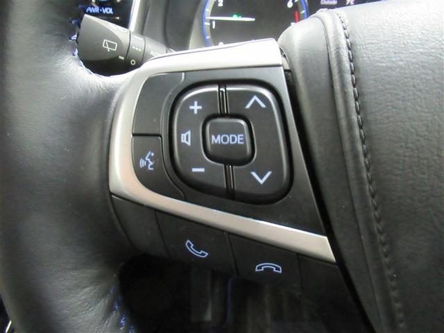 �X�e�A�����O�ɂ́A�I�[�f�B�I�R���g���[���A�C���t�H�[���[�V�����R���g���[���X�C�b�`���t���Ď茳�ő��삪�ł��܂��B