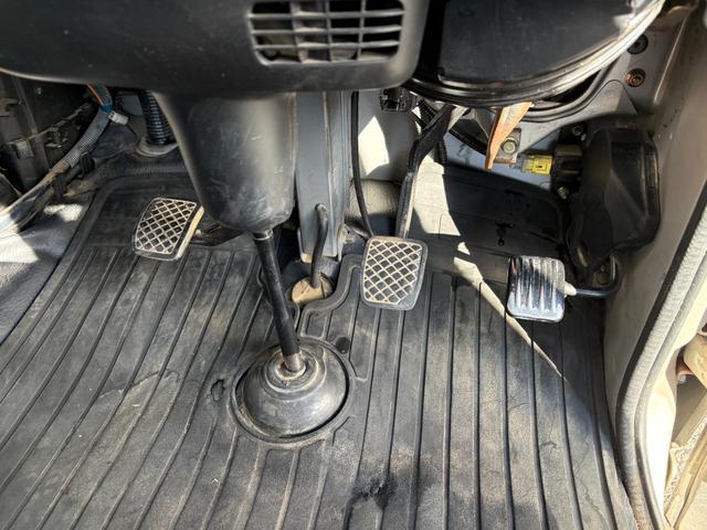 サンバーバン VC 5MT エアコン パワステ 集中ロック タイベル交換歴有 車検令和9年11月まで(25枚目)