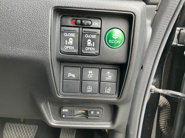 オデッセイ アブソルート・ＥＸホンダセンシング　社外ナビ　地デジ　Ｂカメラ　黒ハーフレザーＳ　Ｐシート　両側パワスラ　レーダークルーズＣ　ＢＳＭ　レーンキープＡ　Ａストップ　パドルシフト　スマートキー　Ｐスタート　ＥＴＣ　純正１８インチＡＷ（18枚目）