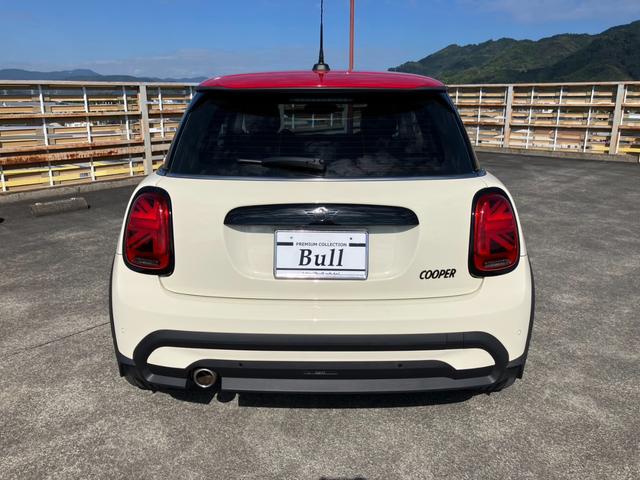 ＭＩＮＩ クーパー　エッセンシャル・トリム　純正ナビ　Ｂカメラ　黒レザーＳ　シートＨ　インテリジェントＳ　Ｐセンサー　純正１６インチＡＷ（7枚目）