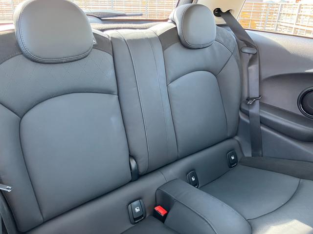 ＭＩＮＩ クーパー　エッセンシャル・トリム　純正ナビ　Ｂカメラ　黒レザーＳ　シートＨ　インテリジェントＳ　Ｐセンサー　純正１６インチＡＷ（10枚目）