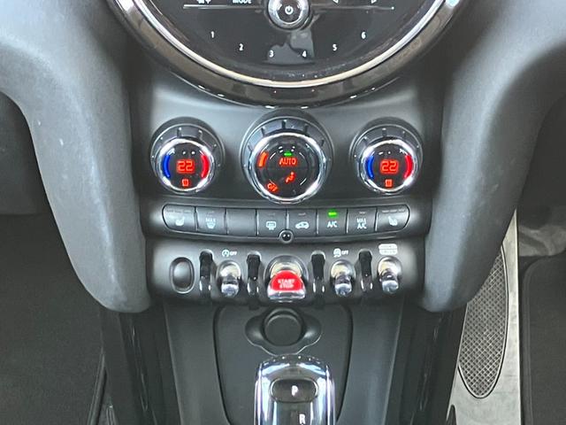 ＭＩＮＩ クーパー　エッセンシャル・トリム　純正ナビ　Ｂカメラ　黒レザーＳ　シートＨ　インテリジェントＳ　Ｐセンサー　純正１６インチＡＷ（16枚目）