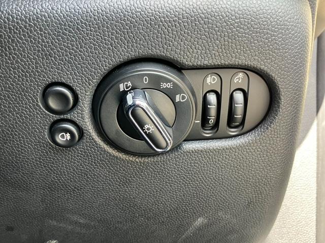 ＭＩＮＩ クーパー　エッセンシャル・トリム　純正ナビ　Ｂカメラ　黒レザーＳ　シートＨ　インテリジェントＳ　Ｐセンサー　純正１６インチＡＷ（19枚目）