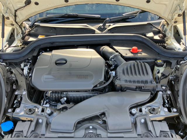 ＭＩＮＩ クーパー　エッセンシャル・トリム　純正ナビ　Ｂカメラ　黒レザーＳ　シートＨ　インテリジェントＳ　Ｐセンサー　純正１６インチＡＷ（21枚目）