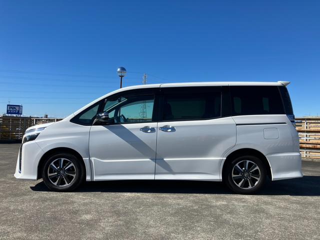 ヴォクシー ZS 煌 アルパイン9インチナビ 地デジ Bカメラ アルパインフリップダウンM 両側パワスラ アイドリングストップ トヨタセーフティS クルーズC スマートキ― Pスタート ETC(4枚目)