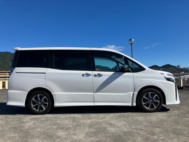 ヴォクシー ZS 煌 アルパイン9インチナビ 地デジ Bカメラ アルパインフリップダウンM 両側パワスラ アイドリングストップ トヨタセーフティS クルーズC スマートキ― Pスタート ETC(5枚目)