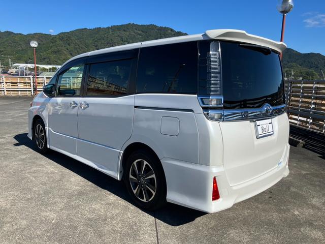 ヴォクシー ZS 煌 アルパイン9インチナビ 地デジ Bカメラ アルパインフリップダウンM 両側パワスラ アイドリングストップ トヨタセーフティS クルーズC スマートキ― Pスタート ETC(6枚目)