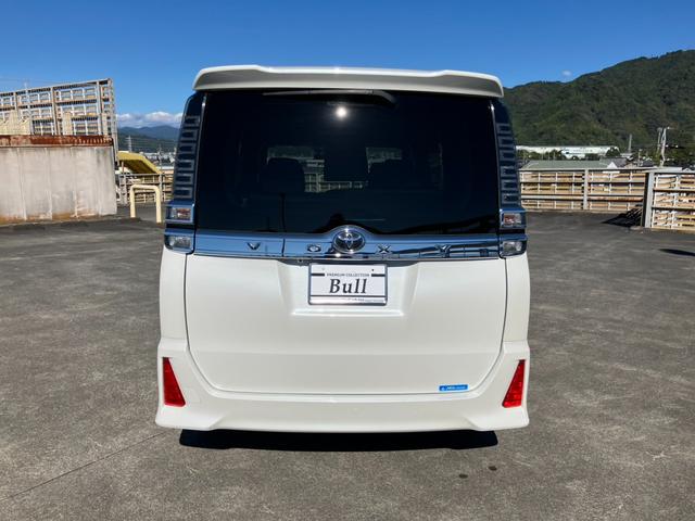ヴォクシー ZS 煌 アルパイン9インチナビ 地デジ Bカメラ アルパインフリップダウンM 両側パワスラ アイドリングストップ トヨタセーフティS クルーズC スマートキ― Pスタート ETC(7枚目)
