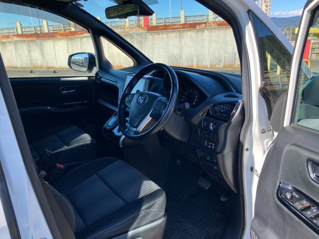 ヴォクシー ZS 煌 アルパイン9インチナビ 地デジ Bカメラ アルパインフリップダウンM 両側パワスラ アイドリングストップ トヨタセーフティS クルーズC スマートキ― Pスタート ETC(9枚目)