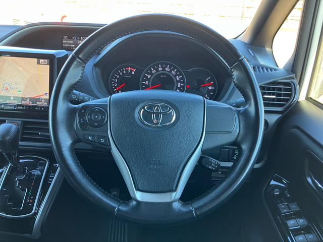 ヴォクシー ZS 煌 アルパイン9インチナビ 地デジ Bカメラ アルパインフリップダウンM 両側パワスラ アイドリングストップ トヨタセーフティS クルーズC スマートキ― Pスタート ETC(14枚目)