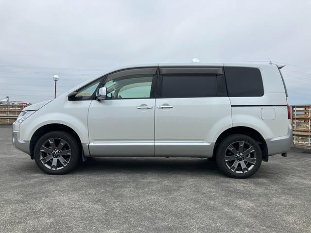 デリカＤ：５ ジャスパー　両側パワスラ　ハーフレザーＳ　シートＨ　Ｐシート　クルーズＣ　アルパインフリップダウンＭ　パドルシフト　リアコンセント付　純正１８インチＡＷ　スマートキー（4枚目）