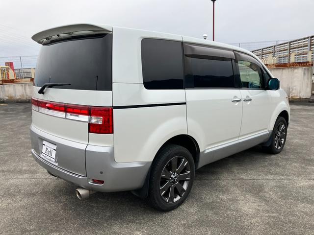 デリカＤ：５ ジャスパー　両側パワスラ　ハーフレザーＳ　シートＨ　Ｐシート　クルーズＣ　アルパインフリップダウンＭ　パドルシフト　リアコンセント付　純正１８インチＡＷ　スマートキー（8枚目）