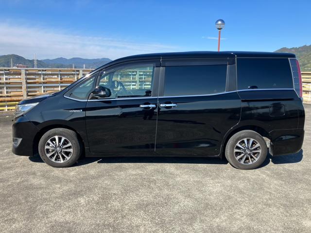 エスクァイア ハイブリッドＧｉ　アルパイン９インチナビ　地デジ　Ｂカメラ　アルパインフリップダウンＭ　トヨタセーフティＳ　クルーズＣ　両側ＰＳＤ　黒レザーＳ　シートＨ　スマートキー　Ｐスタート　ＥＴＣ（4枚目）