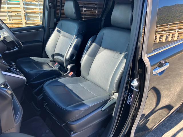 エスクァイア ハイブリッドＧｉ　アルパイン９インチナビ　地デジ　Ｂカメラ　アルパインフリップダウンＭ　トヨタセーフティＳ　クルーズＣ　両側ＰＳＤ　黒レザーＳ　シートＨ　スマートキー　Ｐスタート　ＥＴＣ（11枚目）