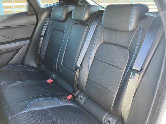 Ｅペイス Ｒ‐ダイナミック　１８０ＰＳ　純正ナビ　地デジ　３６０°カメラ　黒レザーＳ　パワーシート　レーダークルーズＣ　パドルシフト　レーンキープＡ　Ａストップ　電動パーキング　ＢＳＭ　Ｐバックドア　純正１８インチＡＷ（12枚目）