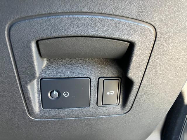 レンジローバーヴェラール Ｒ　ダイナミック　Ｓ　Ｐ２５０　純正ナビ　３６０°カメラ　本革シート　パノラマルーフ　純正２２インチＡＷ　スマートキー　Ｐスタート　ＥＴＣ（17枚目）