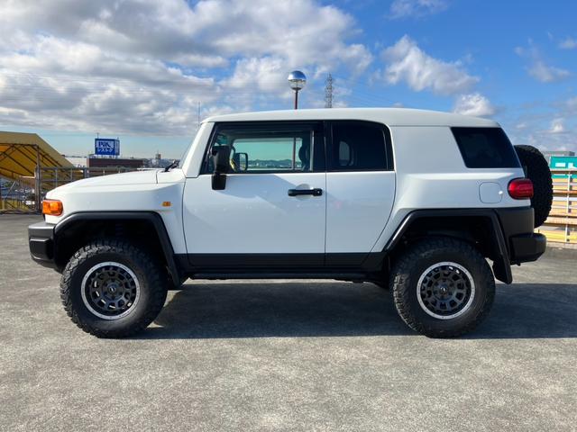 ＦＪクルーザー ベースグレード　アルパインナビ　地デジ　Ｂカメラ　クルーズＣ　Ｐセンサー　ヒッチメンバー　社外１７インチＡＷ　キーレス　ＥＴＣ（4枚目）