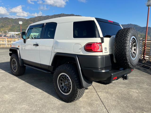 ＦＪクルーザー ベースグレード　アルパインナビ　地デジ　Ｂカメラ　クルーズＣ　Ｐセンサー　ヒッチメンバー　社外１７インチＡＷ　キーレス　ＥＴＣ（6枚目）