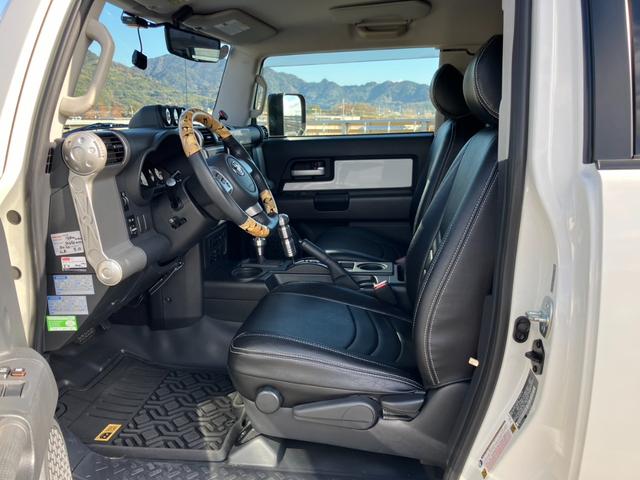 ＦＪクルーザー ベースグレード　アルパインナビ　地デジ　Ｂカメラ　クルーズＣ　Ｐセンサー　ヒッチメンバー　社外１７インチＡＷ　キーレス　ＥＴＣ（9枚目）