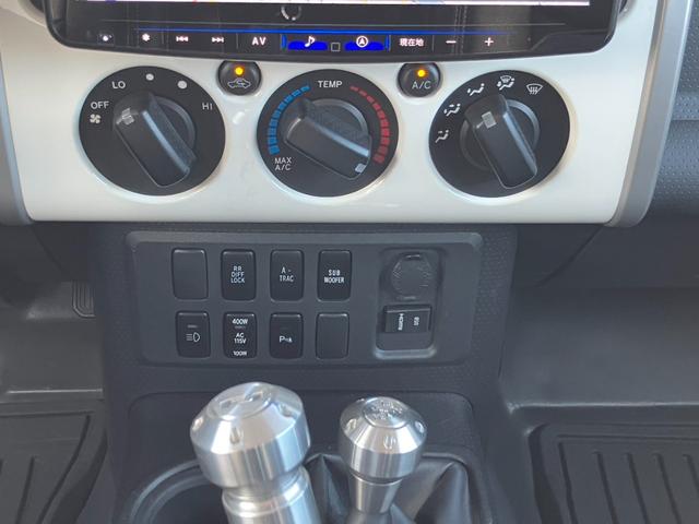 ＦＪクルーザー ベースグレード　アルパインナビ　地デジ　Ｂカメラ　クルーズＣ　Ｐセンサー　ヒッチメンバー　社外１７インチＡＷ　キーレス　ＥＴＣ（16枚目）
