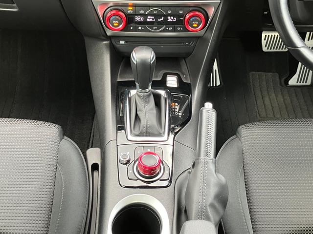 アクセラ １５Ｓプロアクティブ　純正ナビ　地デジ　３６０°カメラ　スマートシティーブレーキサポート　ＢＳＭシステム　レーンキープＡ　マツダスピード１８インチＡＷ　ｉ－ｓｔｏｐ　パーキングセンサー　ＨＵＤ　パドルシフト　クルーズＣ（17枚目）