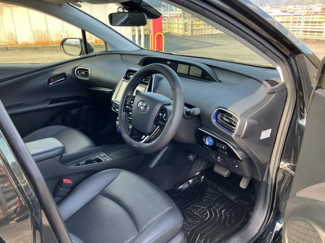 プリウス Sツーリングセレクション アルパインナビ 地デジ 360°カメラ 黒レザーS クルーズC Aハイビーム プリクラッシュ トヨタセーフティS モデリスタエアロFSR 純正17インチAW スマートキー Pスタート ETC(8枚目)