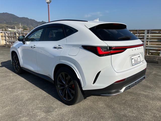 ＮＸ ＮＸ３５０ｈ　Ｆスポーツ　純正１４インチＡＷ　地デジ　３６０°カメラ　レクサスセーフティＳ　クルーズＣ　赤黒レザーＳ　Ｐシート　シートＡＣ　パノラマサンルーフ　デジタルインナーＭ　Ｐアシスト　ワイヤレス充電　Ｐバックドア（6枚目）