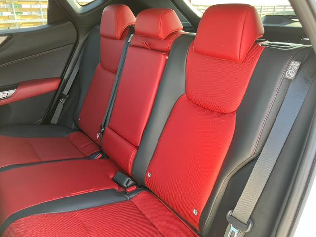 ＮＸ ＮＸ３５０ｈ　Ｆスポーツ　純正１４インチＡＷ　地デジ　３６０°カメラ　レクサスセーフティＳ　クルーズＣ　赤黒レザーＳ　Ｐシート　シートＡＣ　パノラマサンルーフ　デジタルインナーＭ　Ｐアシスト　ワイヤレス充電　Ｐバックドア（12枚目）