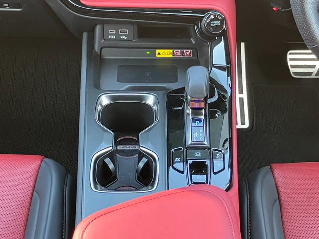 ＮＸ ＮＸ３５０ｈ　Ｆスポーツ　純正１４インチＡＷ　地デジ　３６０°カメラ　レクサスセーフティＳ　クルーズＣ　赤黒レザーＳ　Ｐシート　シートＡＣ　パノラマサンルーフ　デジタルインナーＭ　Ｐアシスト　ワイヤレス充電　Ｐバックドア（16枚目）