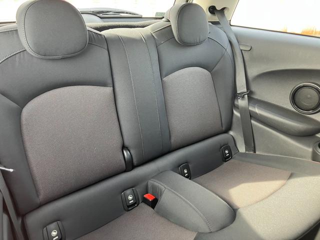 ���Ђł̓i�r�̎��t������A���~�A�G�A�����̃J�X�^�}�C�Y�̐��X�^�b�t�����܂��̂ŁA���v�]�Ȃǌ�����܂�����X�^�b�t�܂ł��C�y�ɂ��₢���킹�������B