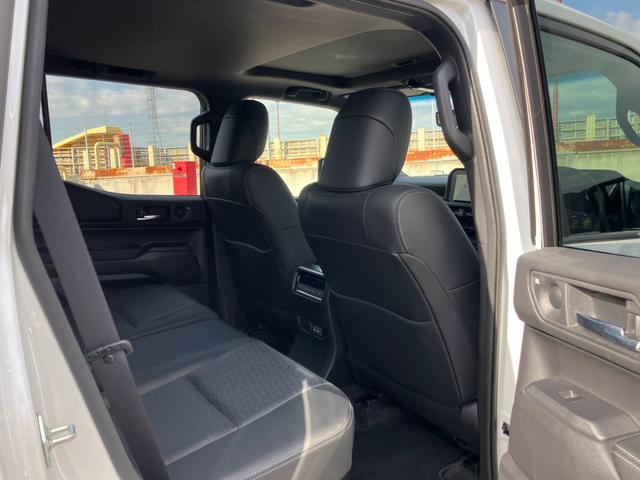 ���Ђł̓i�r�̎��t������A���~�A�G�A�����̃J�X�^�}�C�Y�̐��X�^�b�t�����܂��̂ŁA���v�]�Ȃǌ�����܂�����X�^�b�t�܂ł��C�y�ɂ��₢���킹�������B