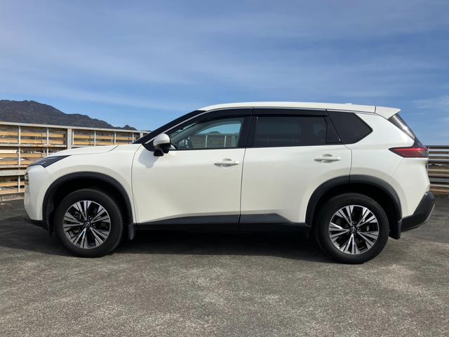 エクストレイル Ｘ　ｅ－４ＯＲＣＥ　純正９インチナビ　地デジ　Ｂカメラ　パワーシート　シートＨ　ステアリングＨ　Ｐバックドア　セーフティシールド　レーダークルーズＣ　ｅ－Ｐｅｄａｌ　スマートキー　Ｐスタート　ＥＴＣ（4枚目）