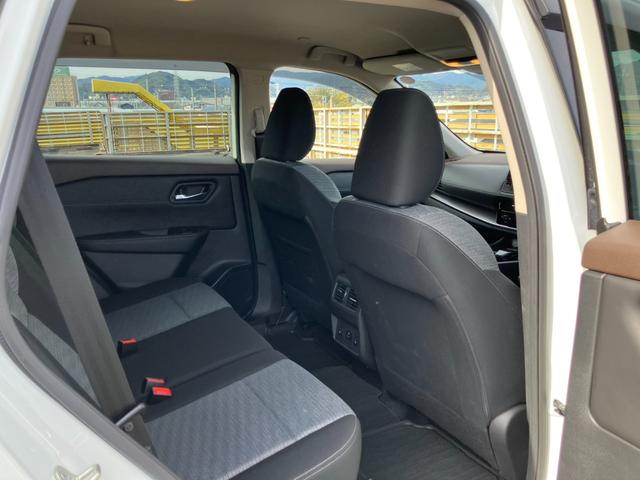 エクストレイル Ｘ　ｅ－４ＯＲＣＥ　純正９インチナビ　地デジ　Ｂカメラ　パワーシート　シートＨ　ステアリングＨ　Ｐバックドア　セーフティシールド　レーダークルーズＣ　ｅ－Ｐｅｄａｌ　スマートキー　Ｐスタート　ＥＴＣ（10枚目）