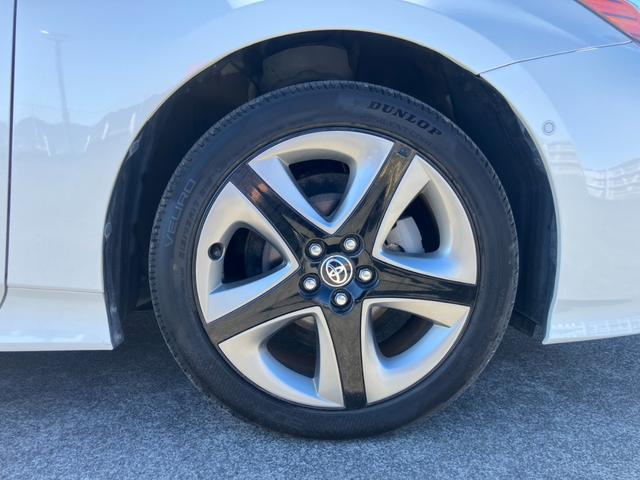 プリウス Ａプレミアム　ツーリングセレクション　純正ナビ　地デジ　レーダークルーズＣ　黒レザーシート　シートＡＣ　　パワーシート　トヨタセーフティセンス　Ｐセンサー　ＥＴＣ　バックカメラ　純正１７ＡＷ　スマートキ―　プッシュスタート（25枚目）